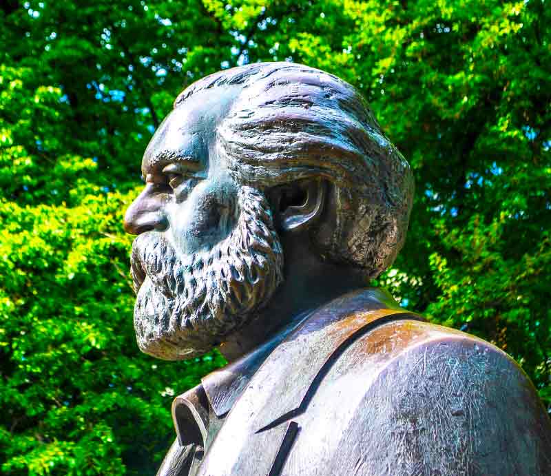 Marx'ın toplumdaki yasalar hakkındaki felsefesi ve diyalektik materyalizm görüşü